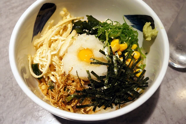 【細打ちうどん】赤坂の路地に佇む名店の自家製うどんに感動した夜:パリッコ『今週のハマりめし』第233回